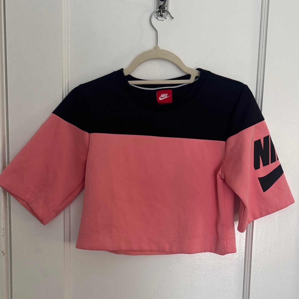 Nike Black and Pink Short Sleeve Tee